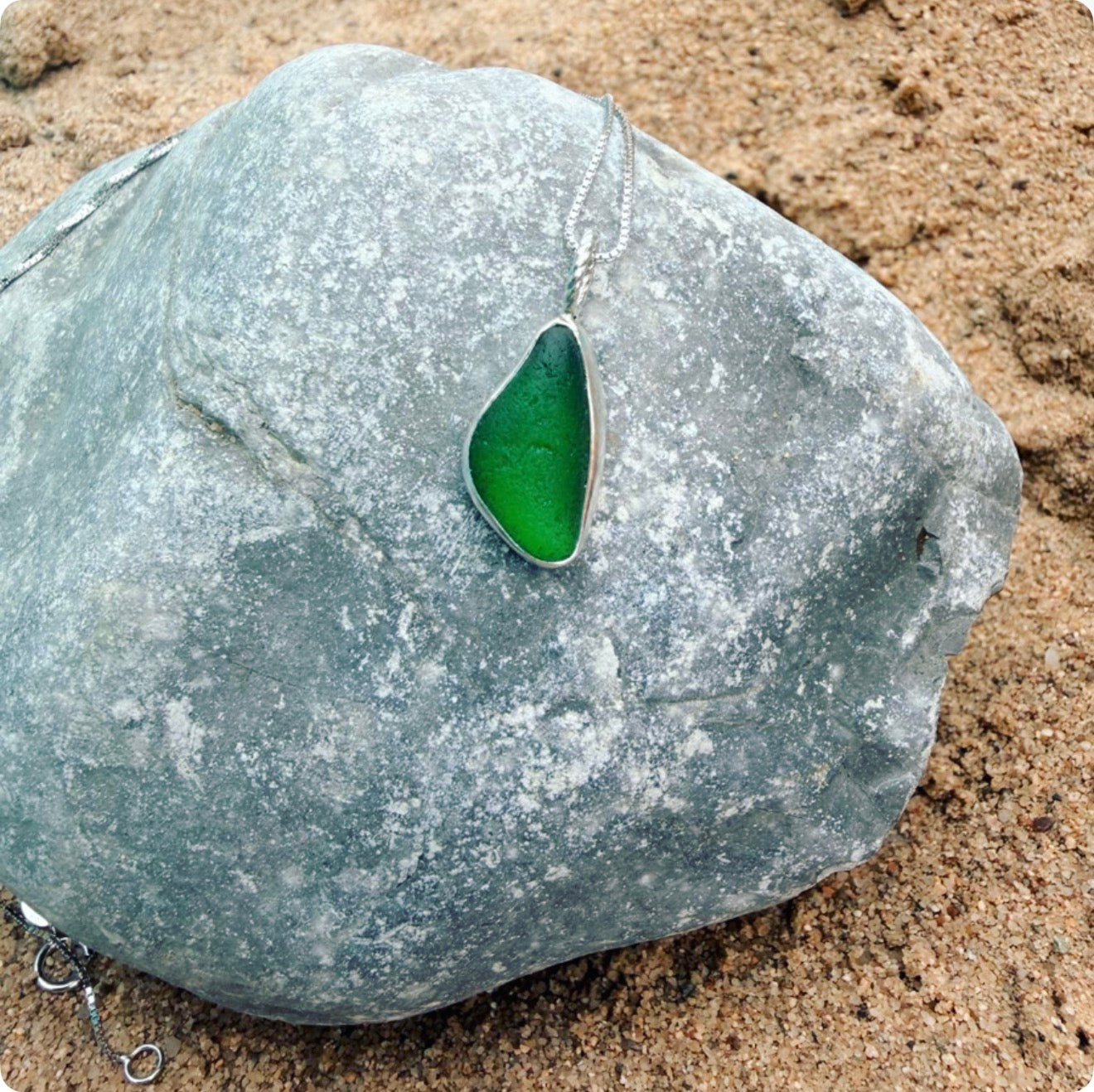 💚 Dale — Emerald Sea Glass Pendant