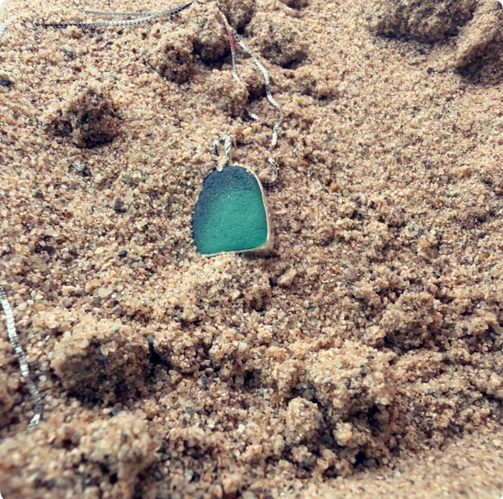 🩵 Nolton — Teal Sea Glass Pendant