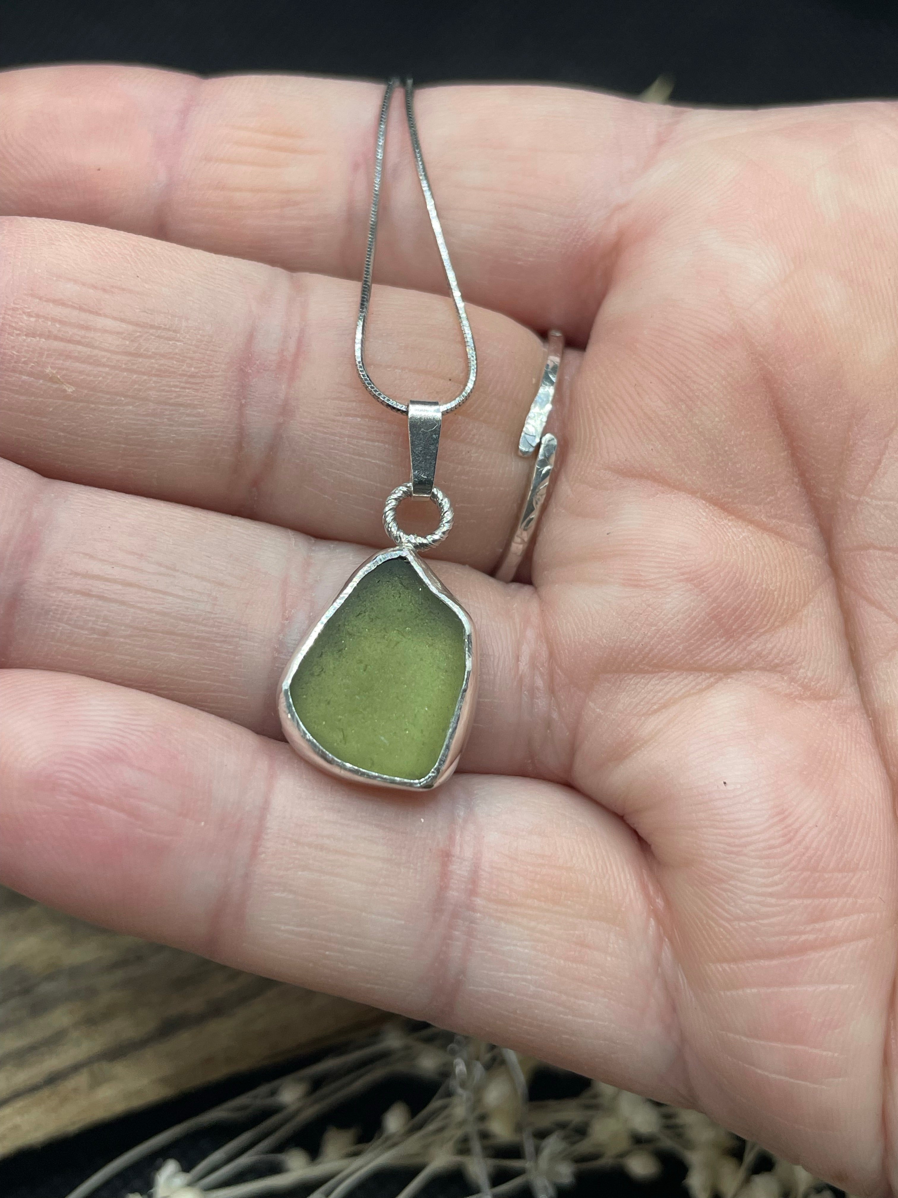 Seaweed green // Nolton haven seaglass